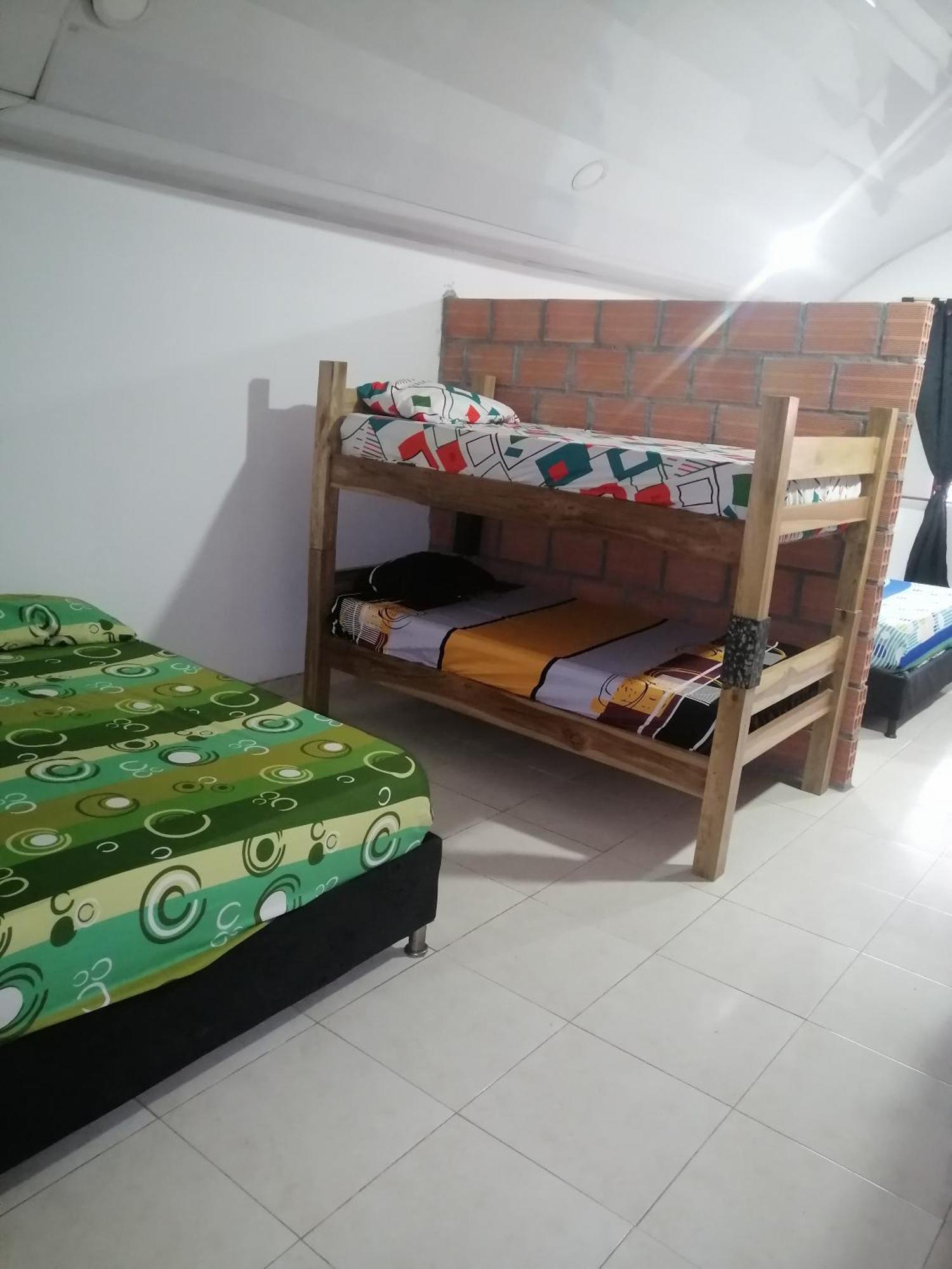 Hotel Low Cost La Dorada Exteriér fotografie